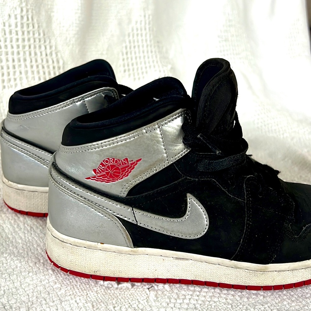 Jordan 1 youth size 6 black and silver sneakers / lightly worn